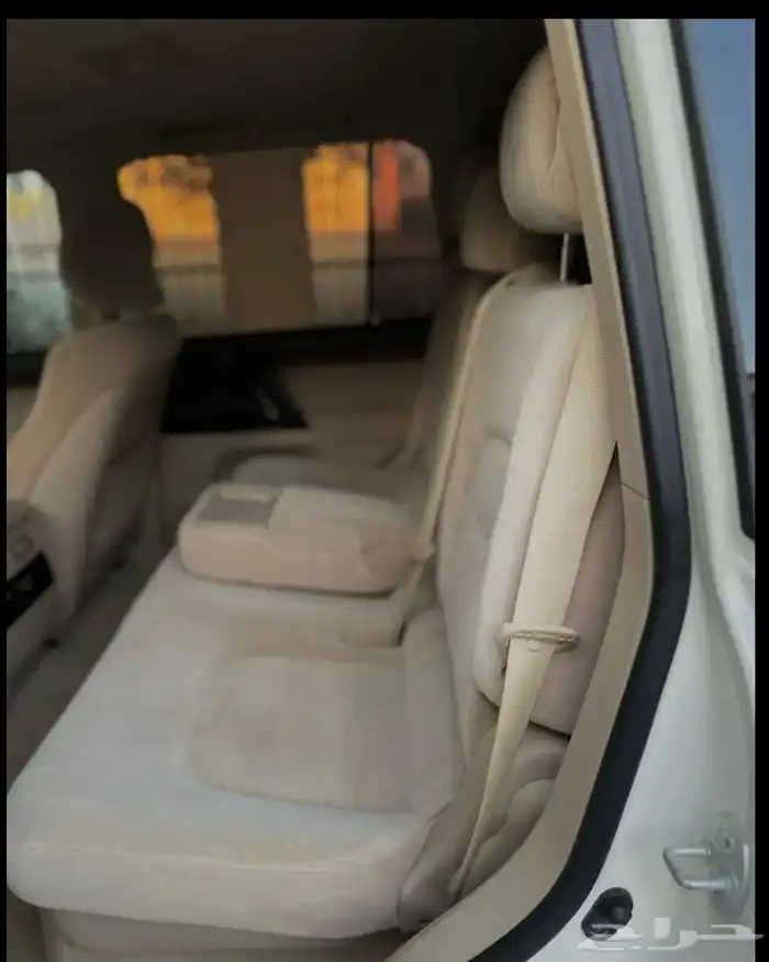 تويوتا لاندكروزر (2018) GXR فل كامل الفئة 3.. 14