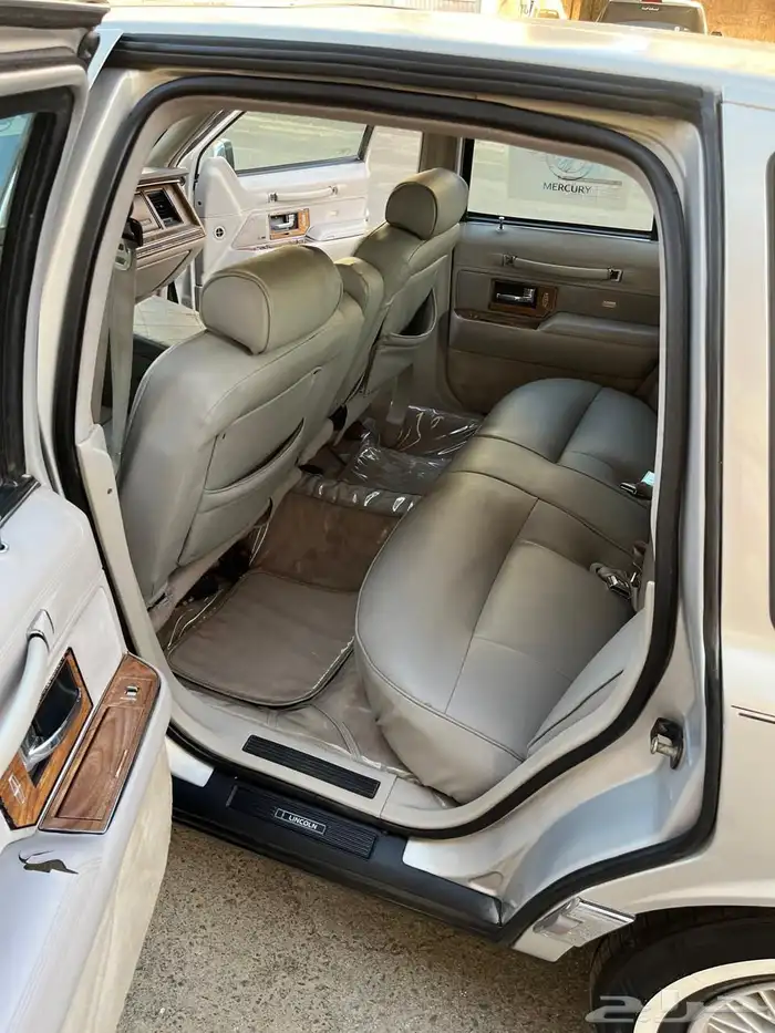 فورد لينكون تاون كار 1990 مخزن للبيع 7