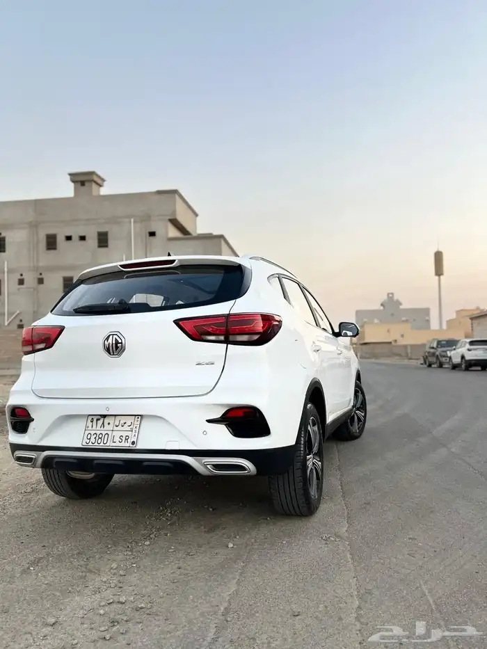 ام جي زد اس 8