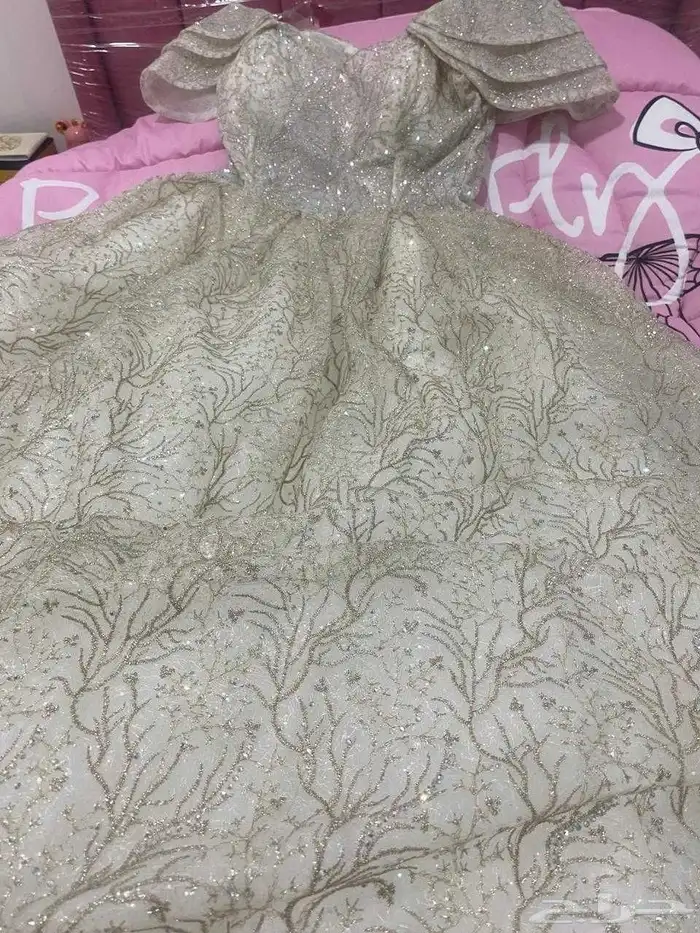 فستان للبيع استعمل مره واحد فقط مقاس14 السعر 150 0