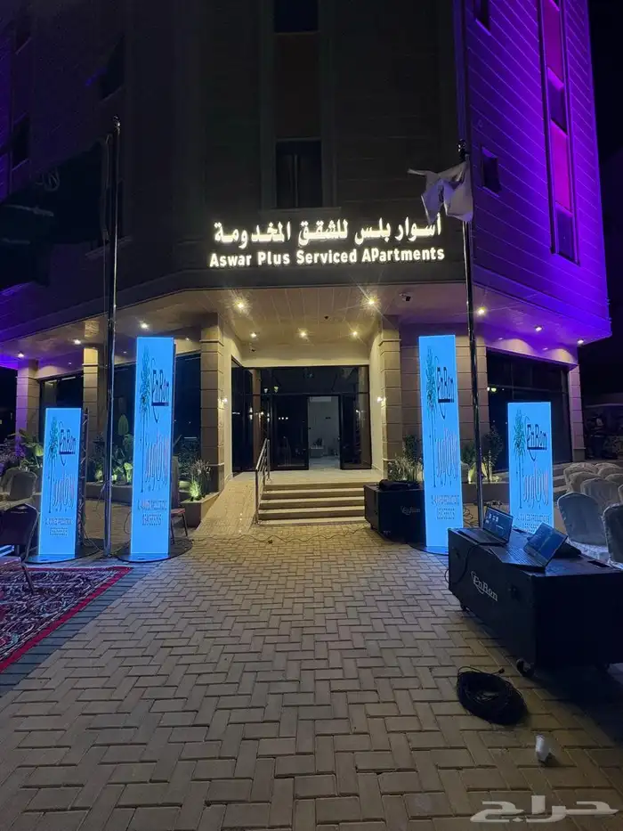 شاشات LED عملاقة مع بوابات واستربات 2