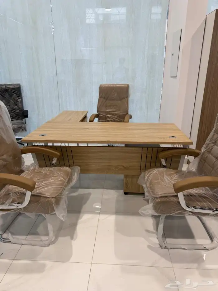 طاولة مكتب حديثة بتصميم عصري بأحجام مختلفة 5