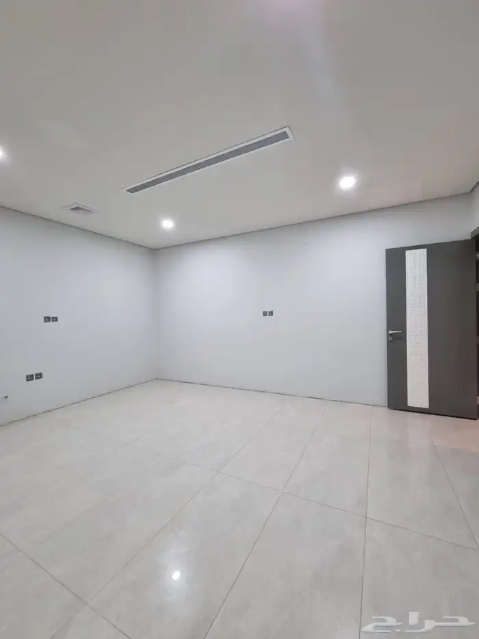 للبيع فيلا واسعه بحي الربوه الشرقيه شغل شخصي 5