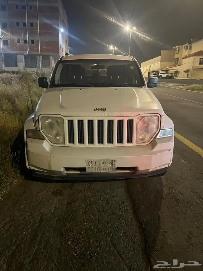 للبيع جيب شروكي لابرتي 2011 1