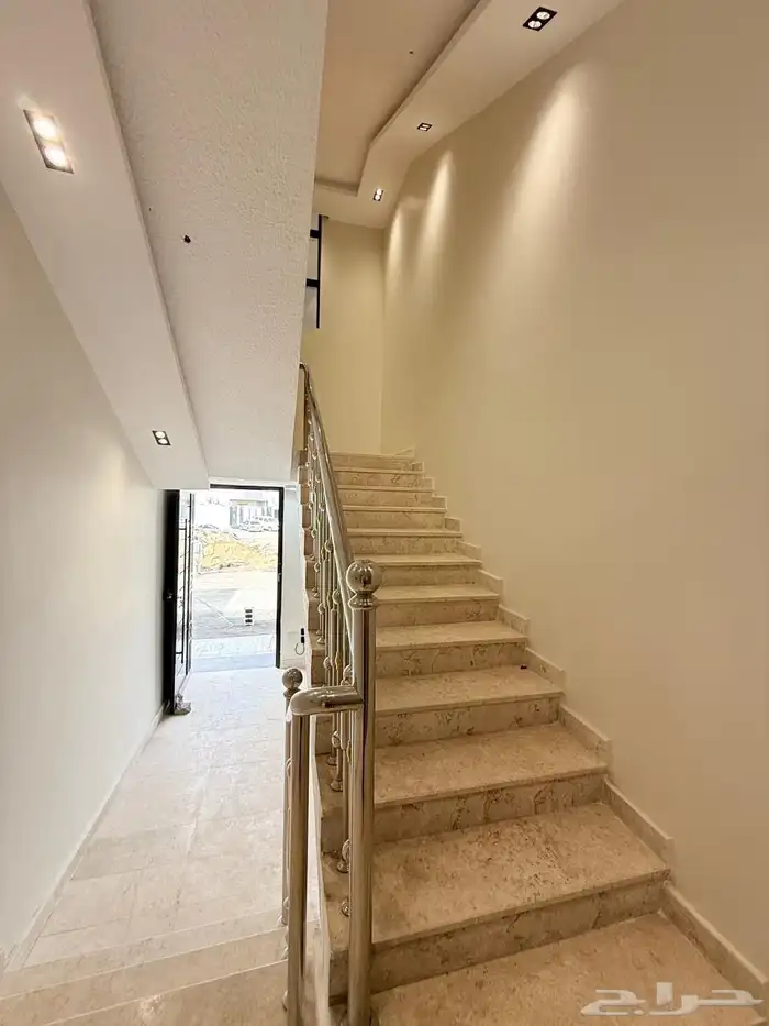 دور ارضي بمدخل سياره للبيع حي اليرموك مقابل ضمك 31