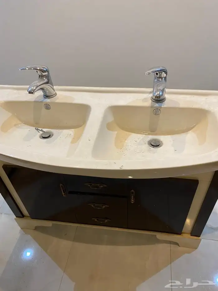 مغسله حوضين بخلاطاتها 1