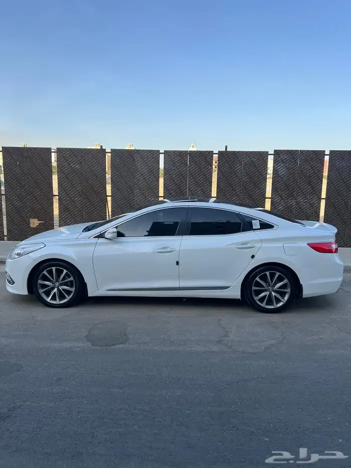 هيونداي ازيرا 10