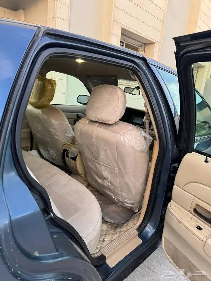 فورد كراون فيكتوريا 2009 13