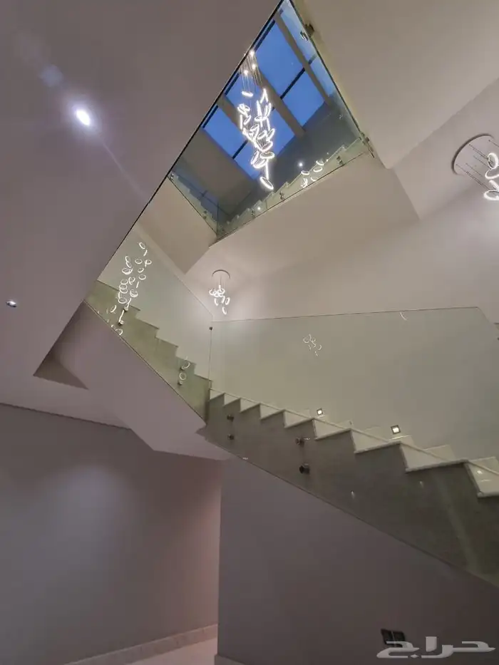 للبيع فيلا واسعه بحي الربوه الشرقيه شغل شخصي 10