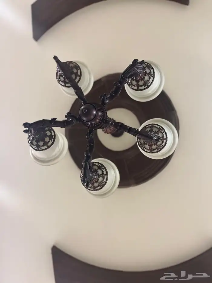 للبيع افياش ومفاتيح كهربائيه وثريات 3