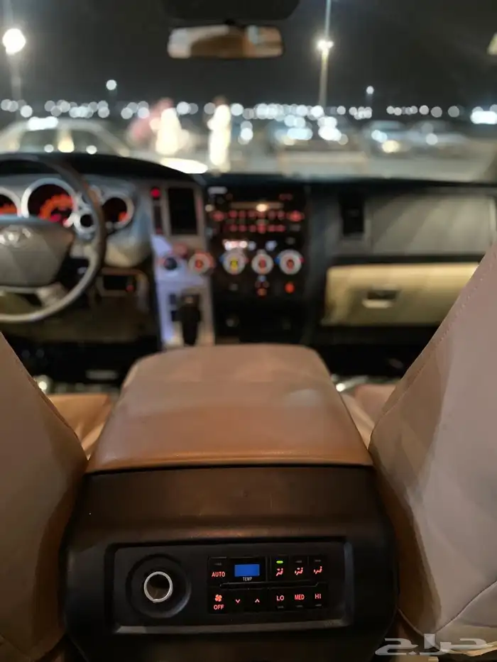 اسكويا موديل 2013 عداد 299 الف دبل ثلاجه بودي بلد 3