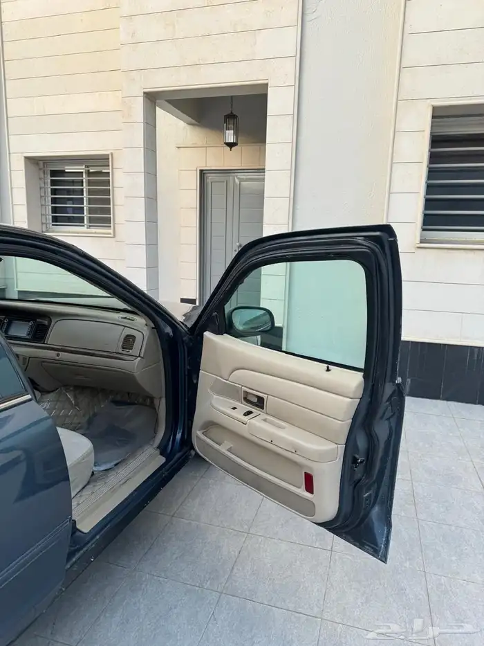 فورد كراون فيكتوريا 2009 10