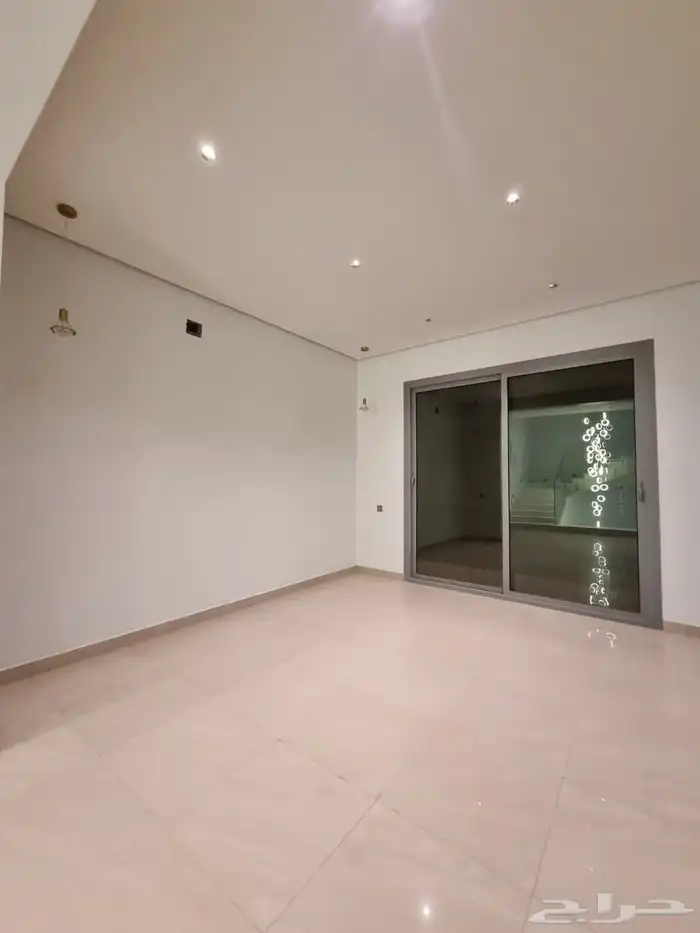 للبيع فيلا واسعه بحي الربوه الشرقيه شغل شخصي 9