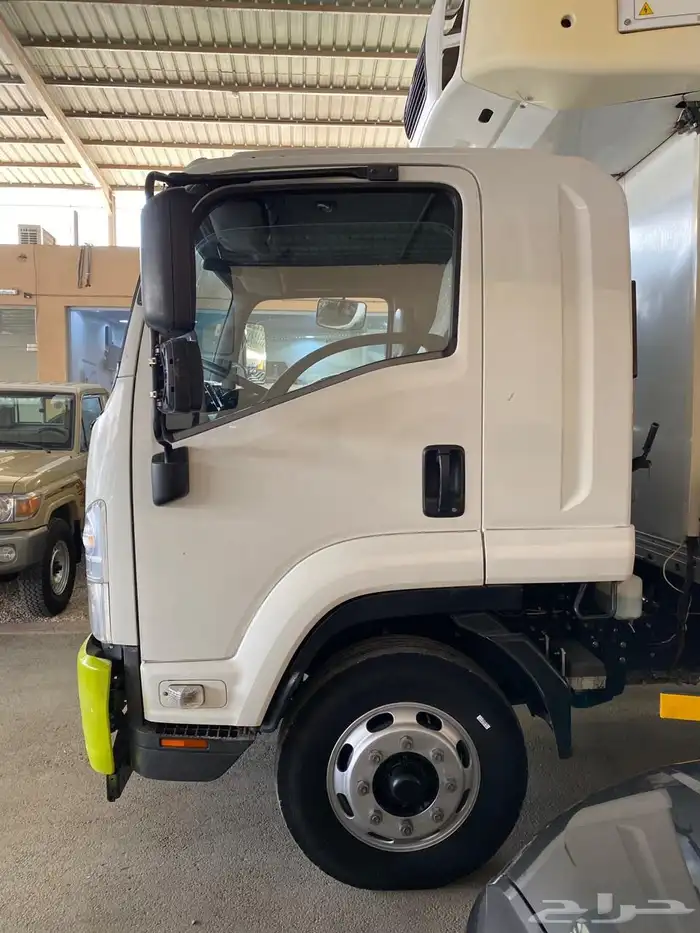 ايسوزو لوري 13طن ثلاجة 2020 3