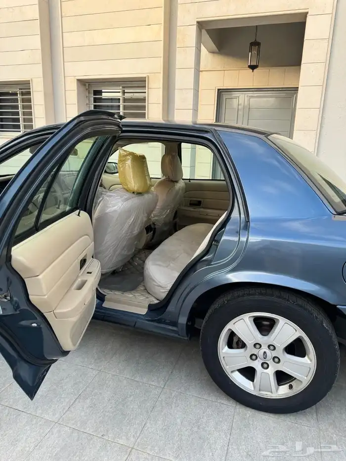 فورد كراون فيكتوريا 2009 3