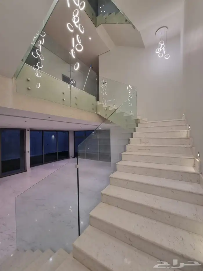 للبيع فيلا واسعه بحي الربوه الشرقيه شغل شخصي 7