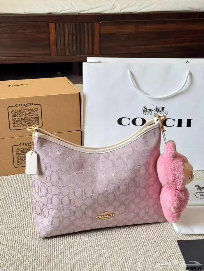 احذيه وجزم لويس فيتون ونيوبلانس فندي وشنط كتف ماستر 85