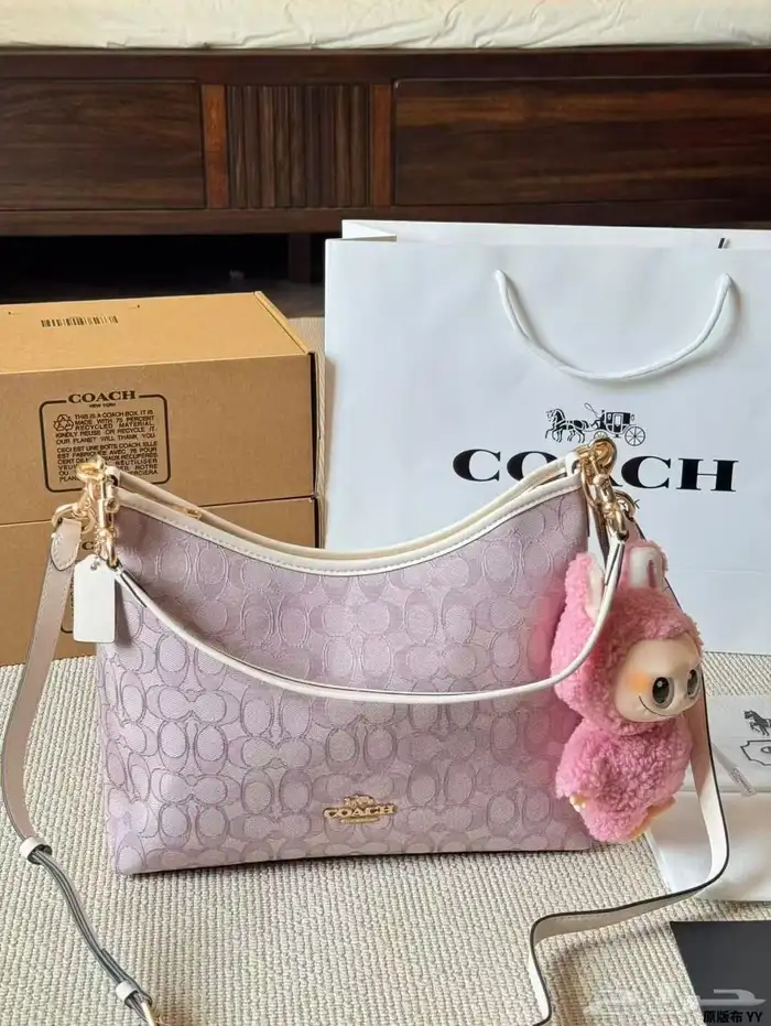 احذيه وجزم لويس فيتون ونيوبلانس فندي وشنط كتف ماستر 90