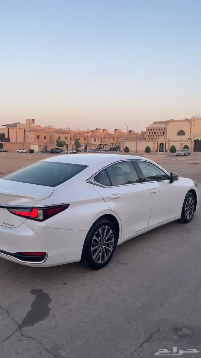 لكزس ES300 البدي والمحركات وكاله 2023 سعودي 4