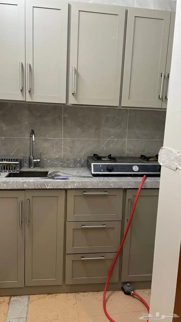 شقة علوية مفروشة غرفة وصالة عزاب للايجار حي النهضة 6