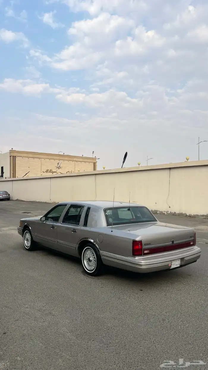 لينكون تاون كار 1994 مخزن 0