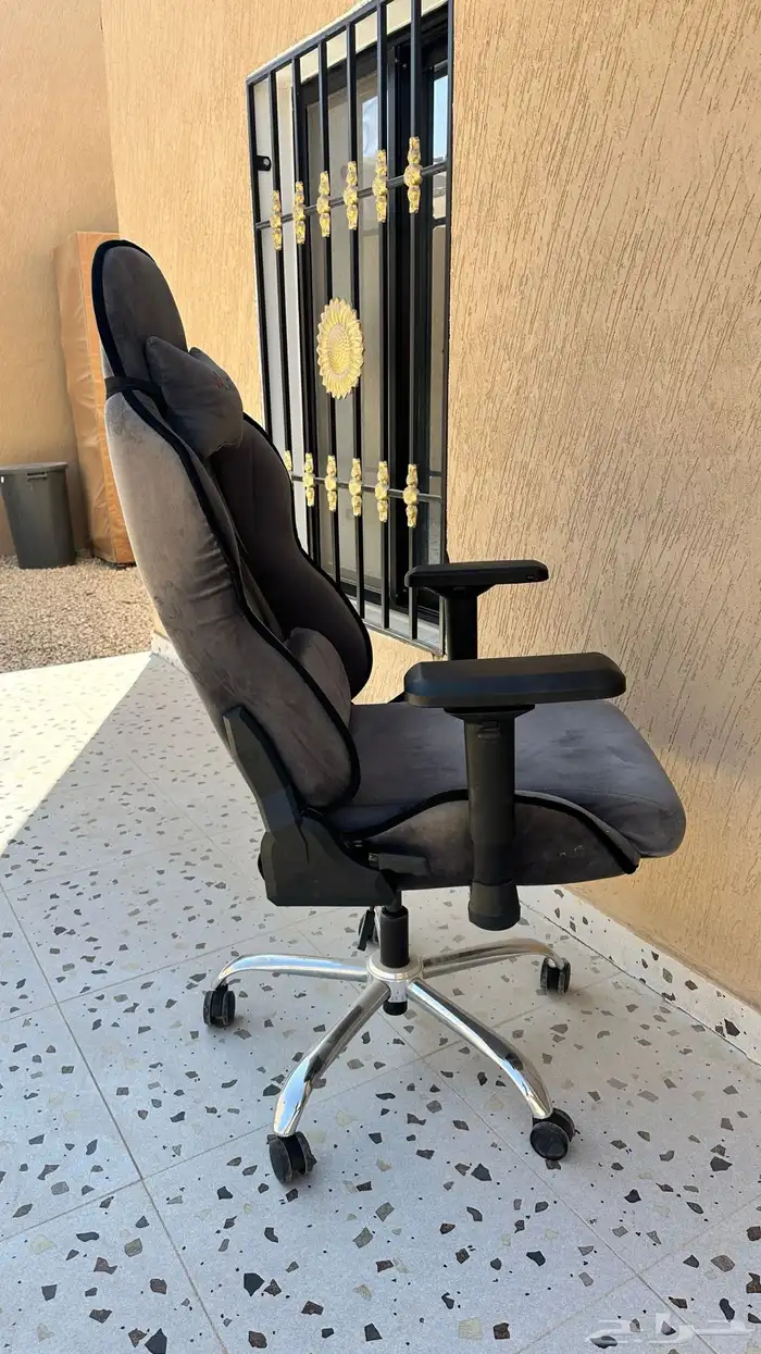 كرسي قيمنق اكس ليدر رمادي مخمل 2