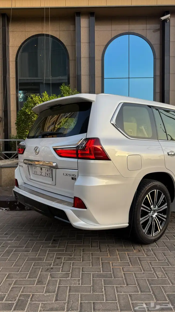 لكزس LX570 سعودي مخزن 2021 7