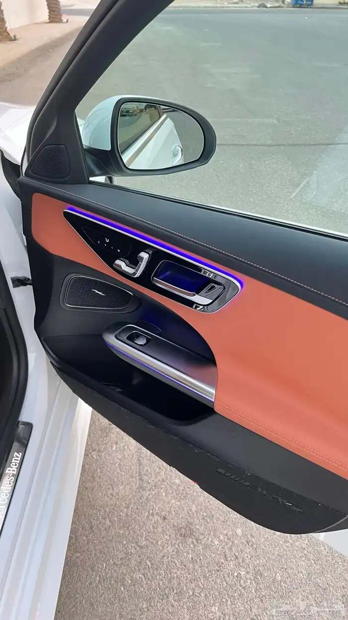 مرسيدس C300 موديل 2023 عداد 6 آلاف كيلو فقط 45