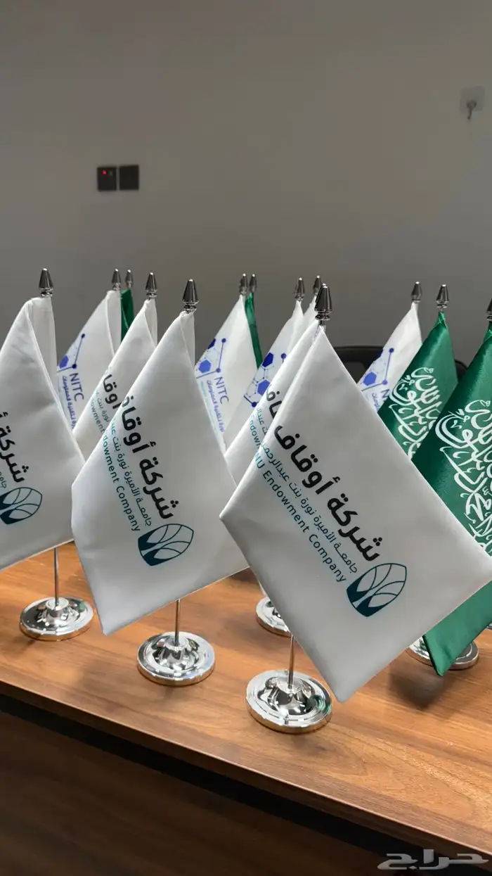 طقم مكتب صور الملوك اعلام مكاتب اعلام شركات 2