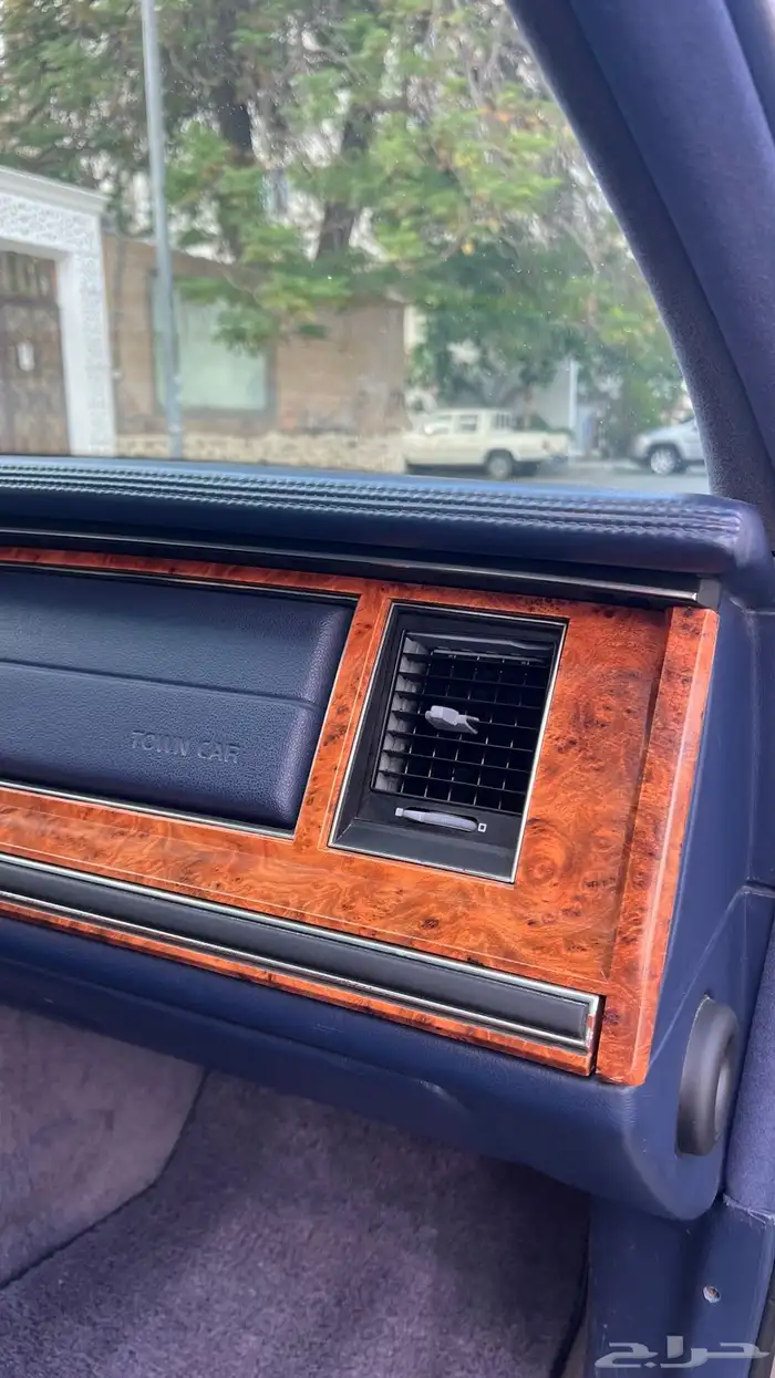 لينكون تاون كار 1994 مخزن 50