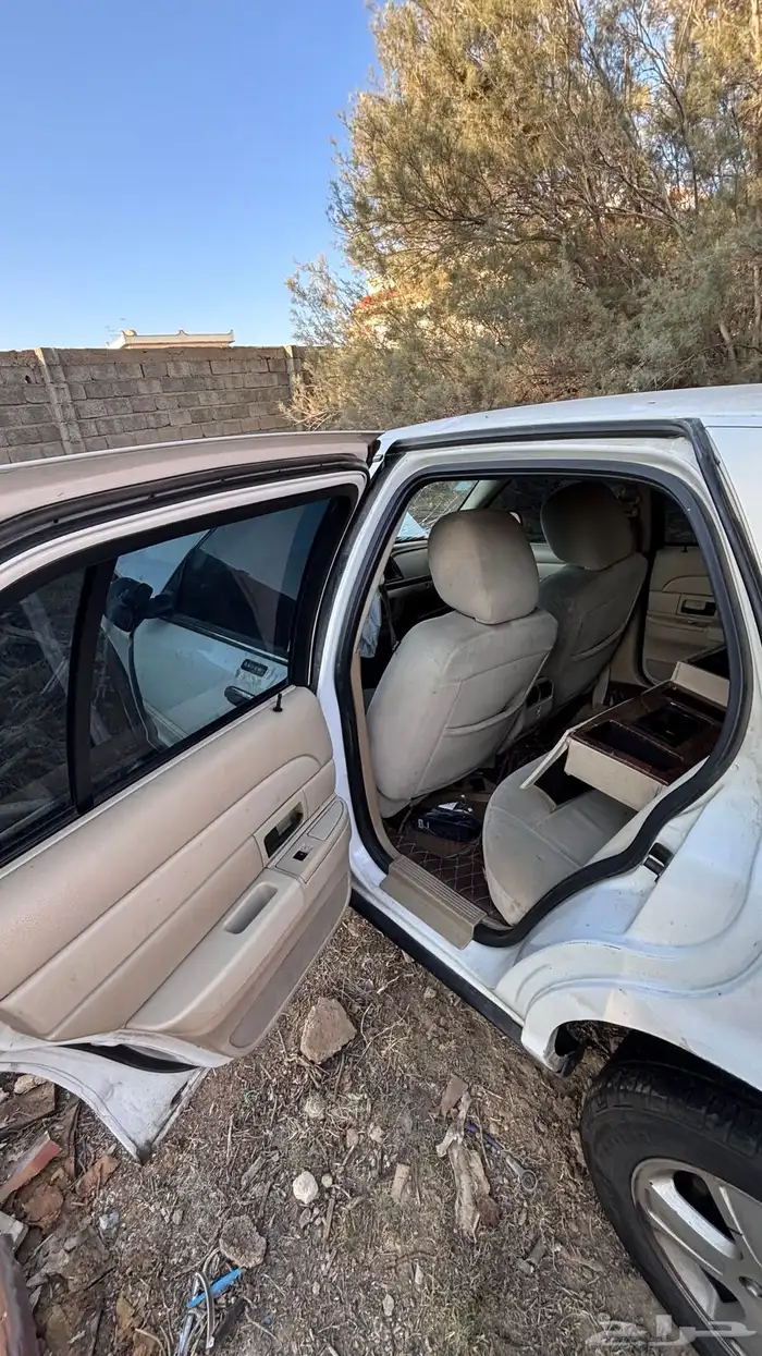 فورد فكتوريا 2011 تشليح قطع وليس كاملا 1