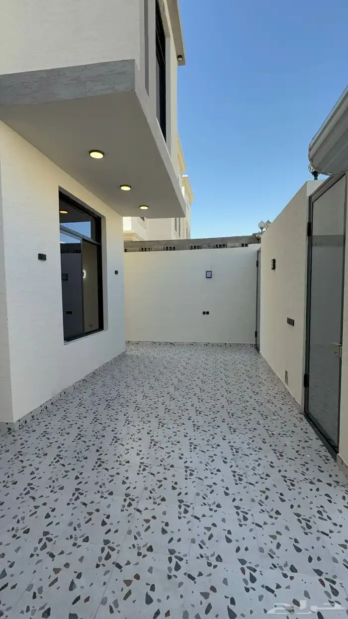 للبيع فيلا شبه منفصله 250 متر بالتاسع تصميم طيب 2