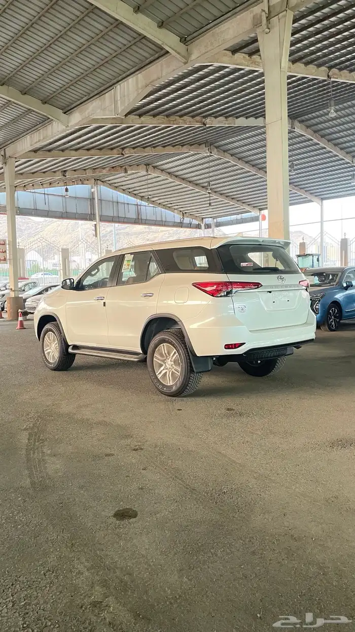 تويوتا فورتشنر بنزين - بدون دبل - 2025 5