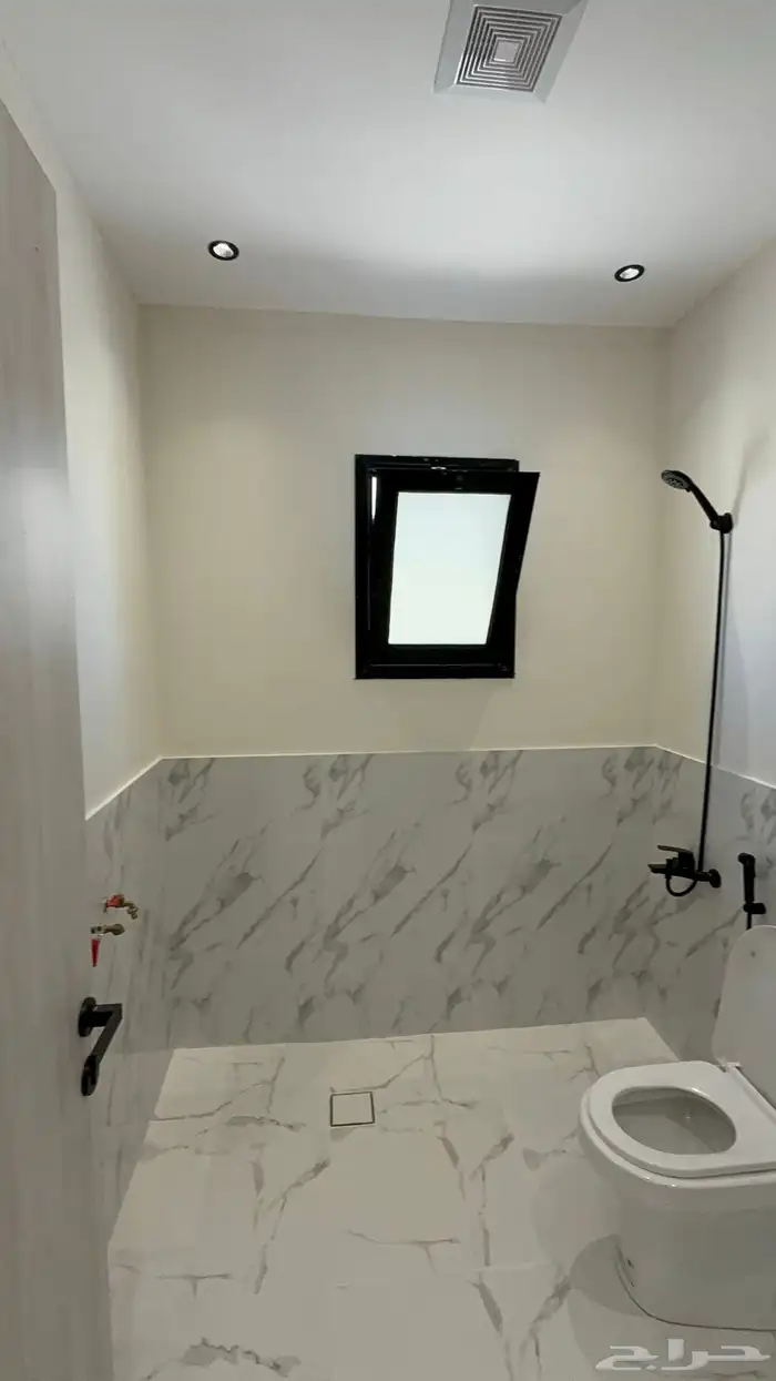 للبيع فيلا شبه منفصله 250 متر بالتاسع تصميم طيب 25