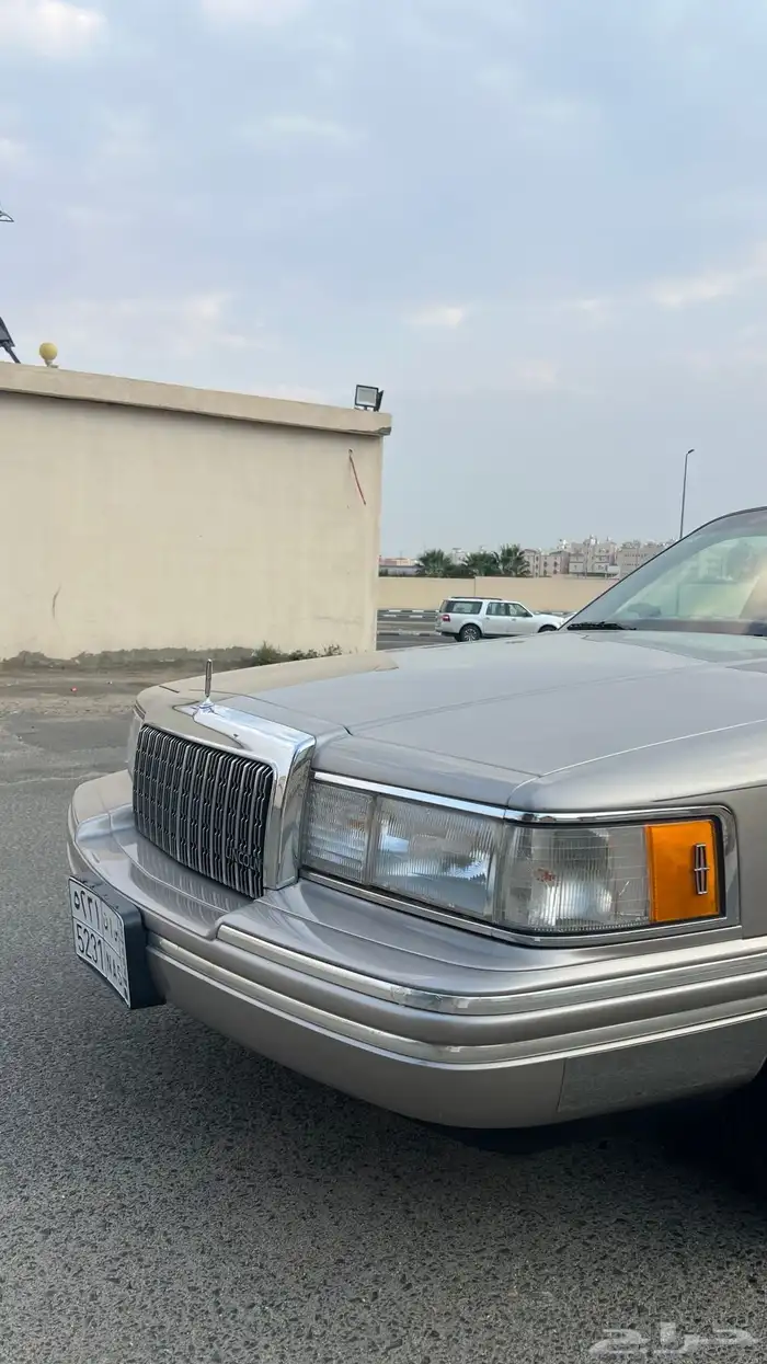 لينكون تاون كار 1994 مخزن 24