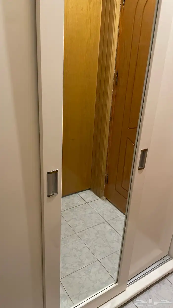 دولاب من اجود انواع الخشب سحب نضيف جدن 2