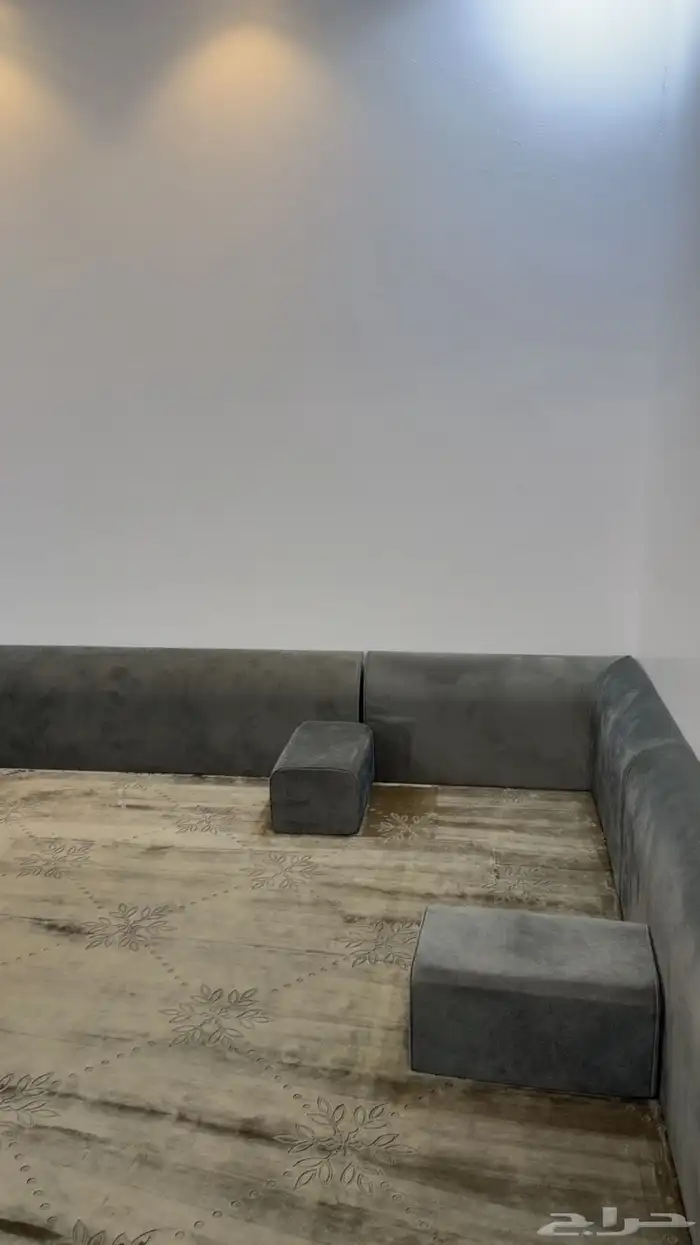 فرشه شبه جديده مع مخادها للبيع 3