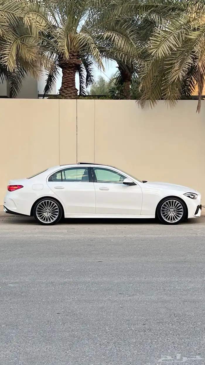 مرسيدس C300 موديل 2023 عداد 6 آلاف كيلو فقط 10