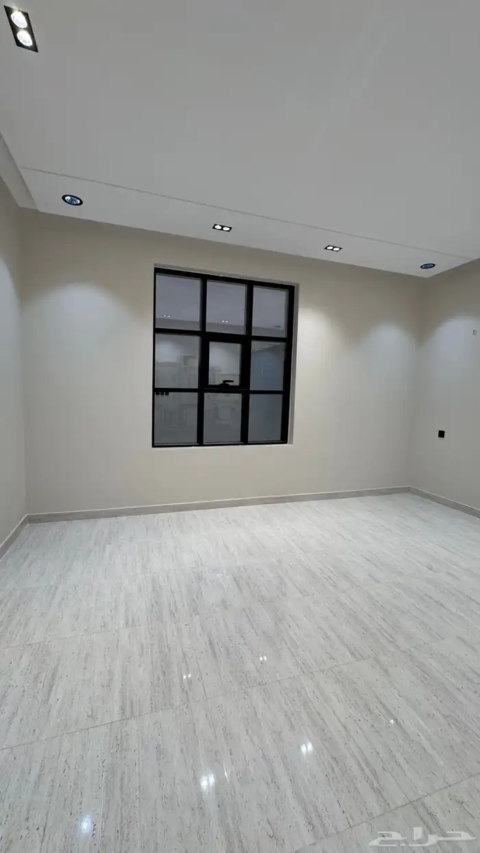 للبيع روف علوى مع ملحق مقابل نادى ضمك طريق ابها الخميس 7