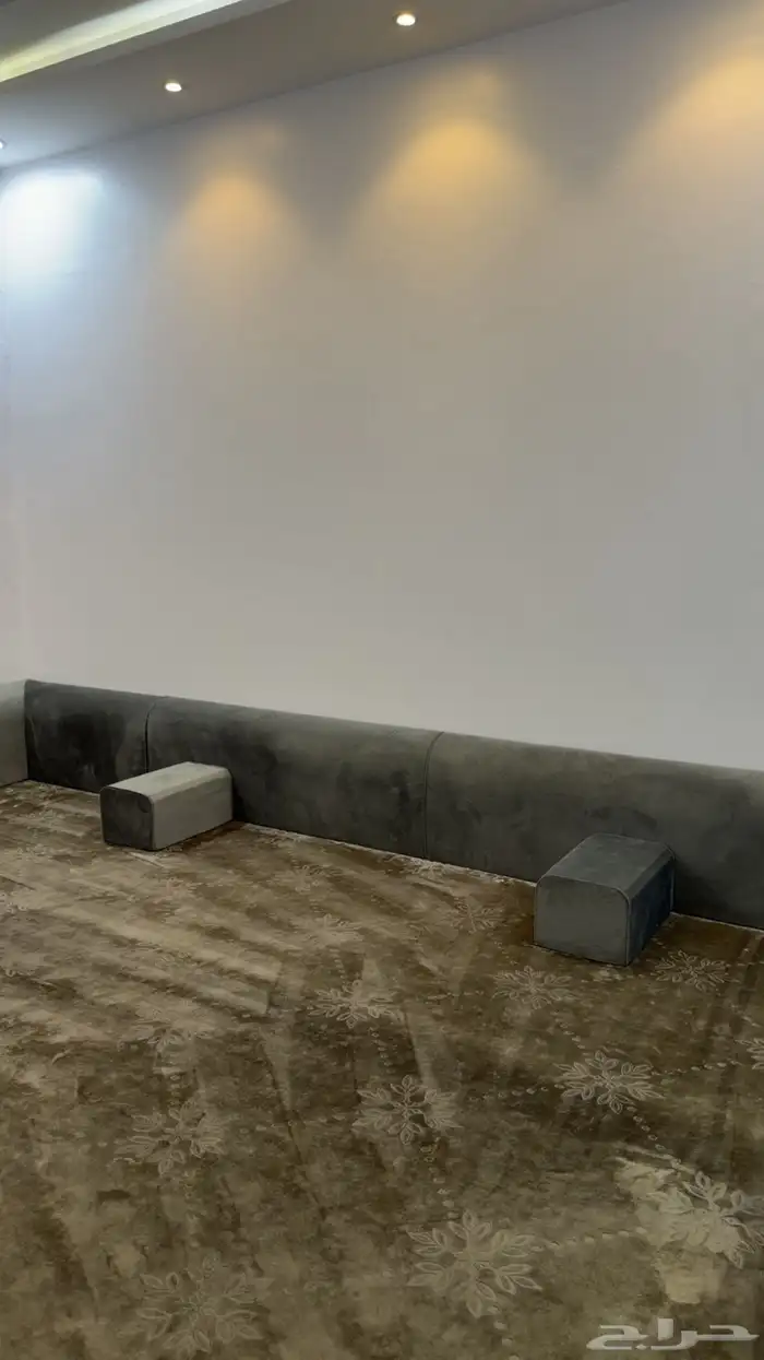 فرشه شبه جديده مع مخادها للبيع 1