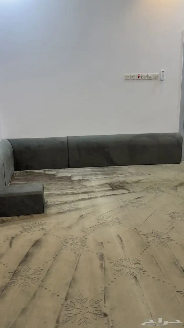 فرشه شبه جديده مع مخادها للبيع 2