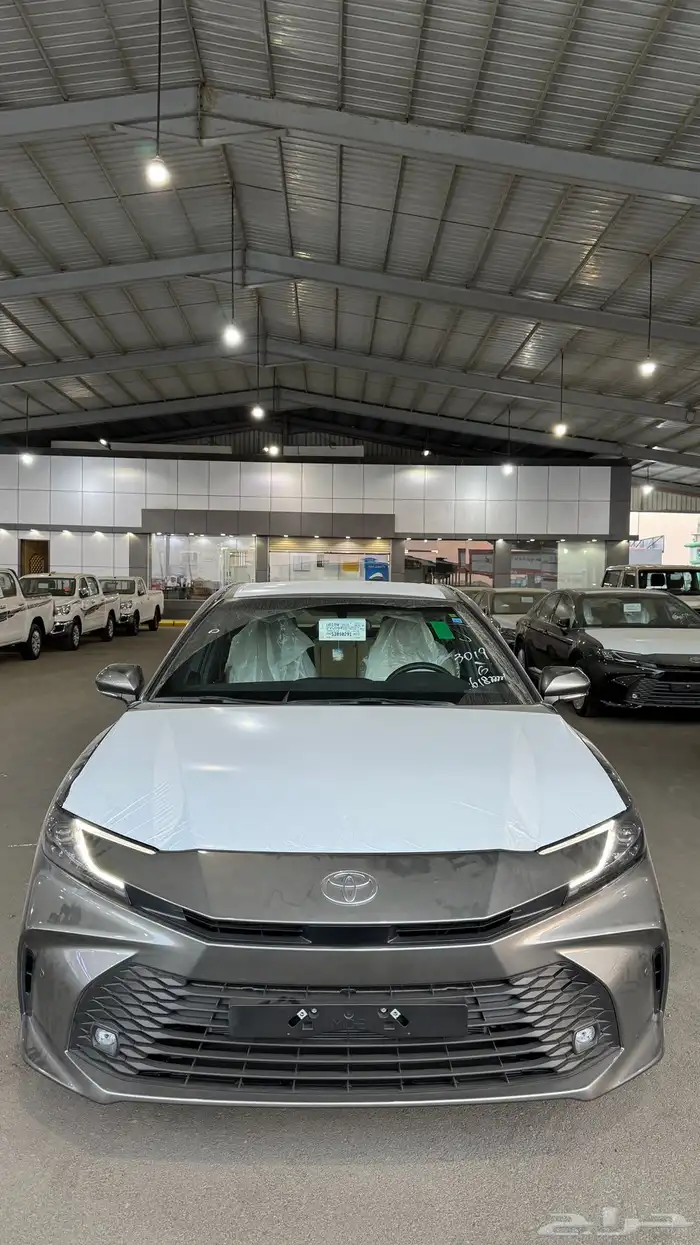 تويوتا كامري 2025 بنزين E جنوط بصمة سعودي تيتانيوم داخلي بيج 1