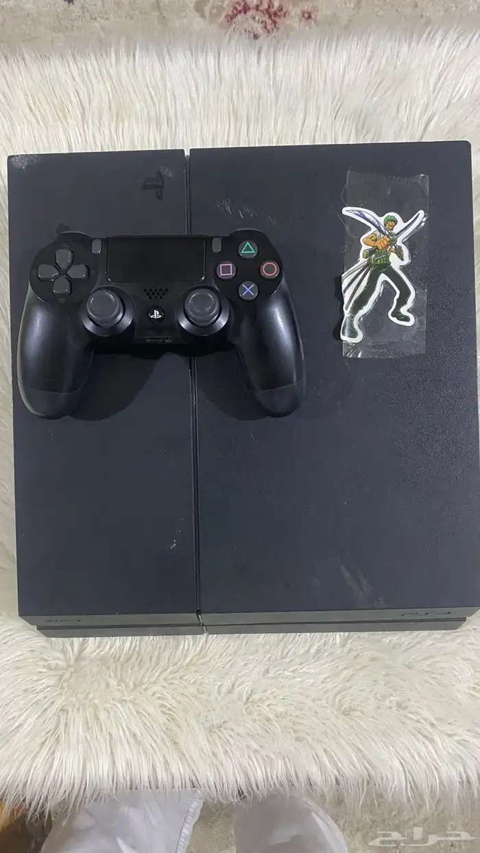 بلاستيشن4 نضيف مع يد وشريطين 1