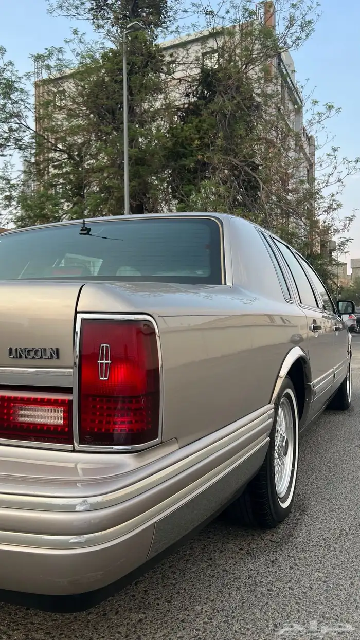 لينكون تاون كار 1994 مخزن 16