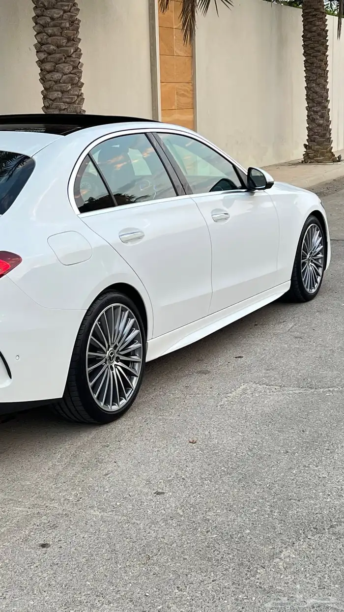 مرسيدس C300 موديل 2023 عداد 6 آلاف كيلو فقط 28