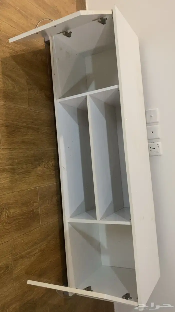 طاولة تلفزيون من هوم بوكس.العيوب وجود آثار قاعدة التلفزيون 0