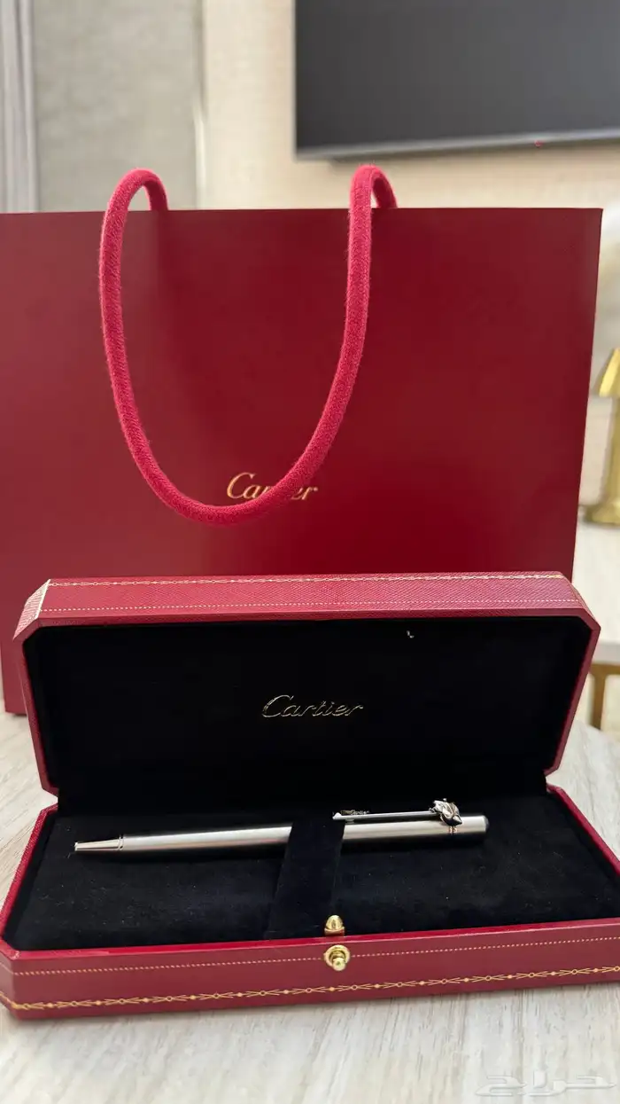 قلم كارتير بانثر و نظارة شمسية كارتير 0