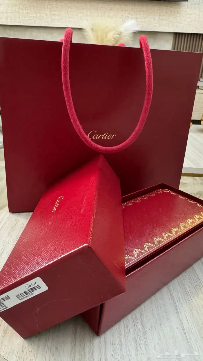 قلم كارتير بانثر و نظارة شمسية كارتير 4