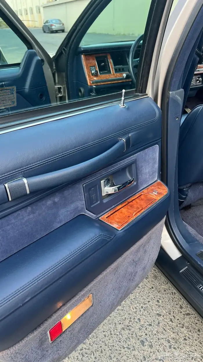 لينكون تاون كار 1994 مخزن 61