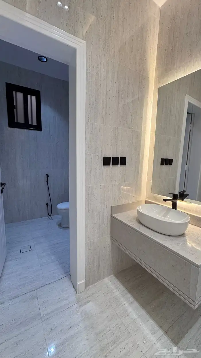 للبيع روف علوى مع ملحق مقابل نادى ضمك طريق ابها الخميس 28